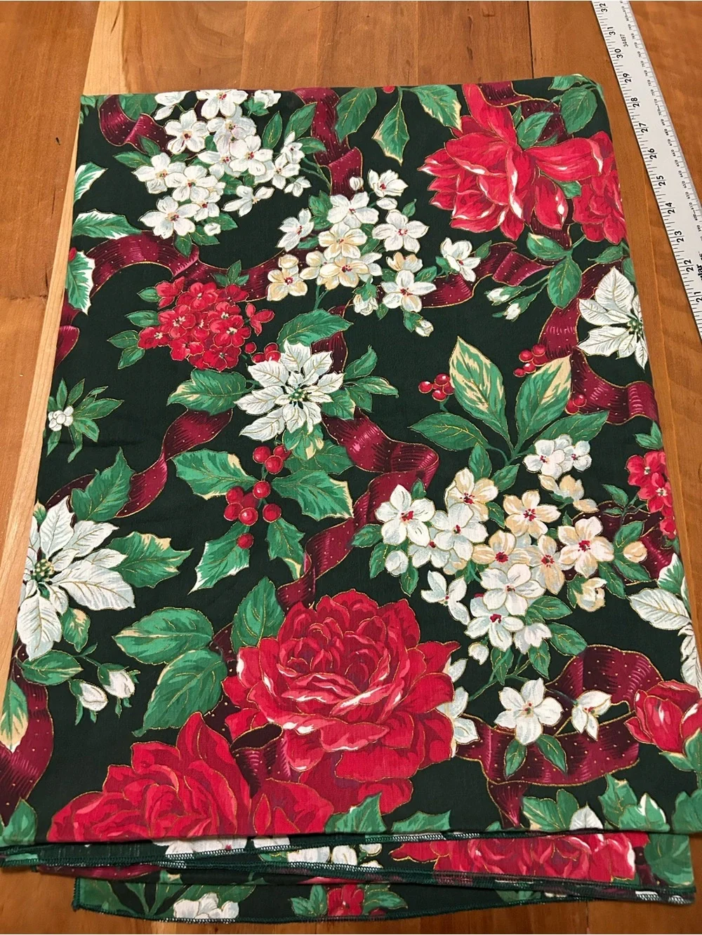 Vintage Christmas Tablecloth Dark Green Red Roses Poinsettia 82x46